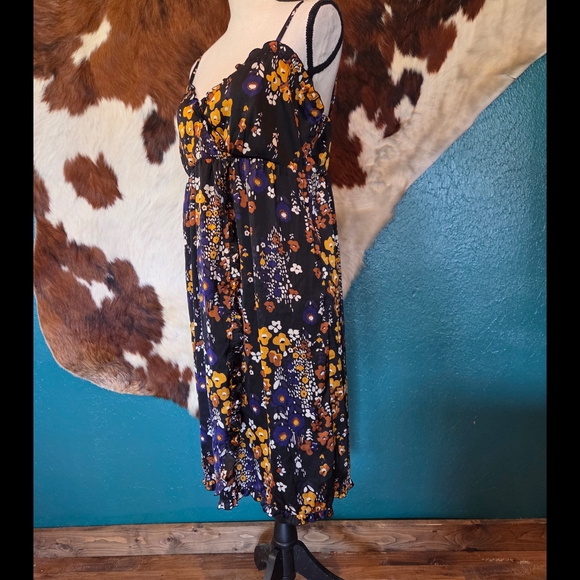 H&M Black and Orange Floral Midi Dress - Picture 4 of 11